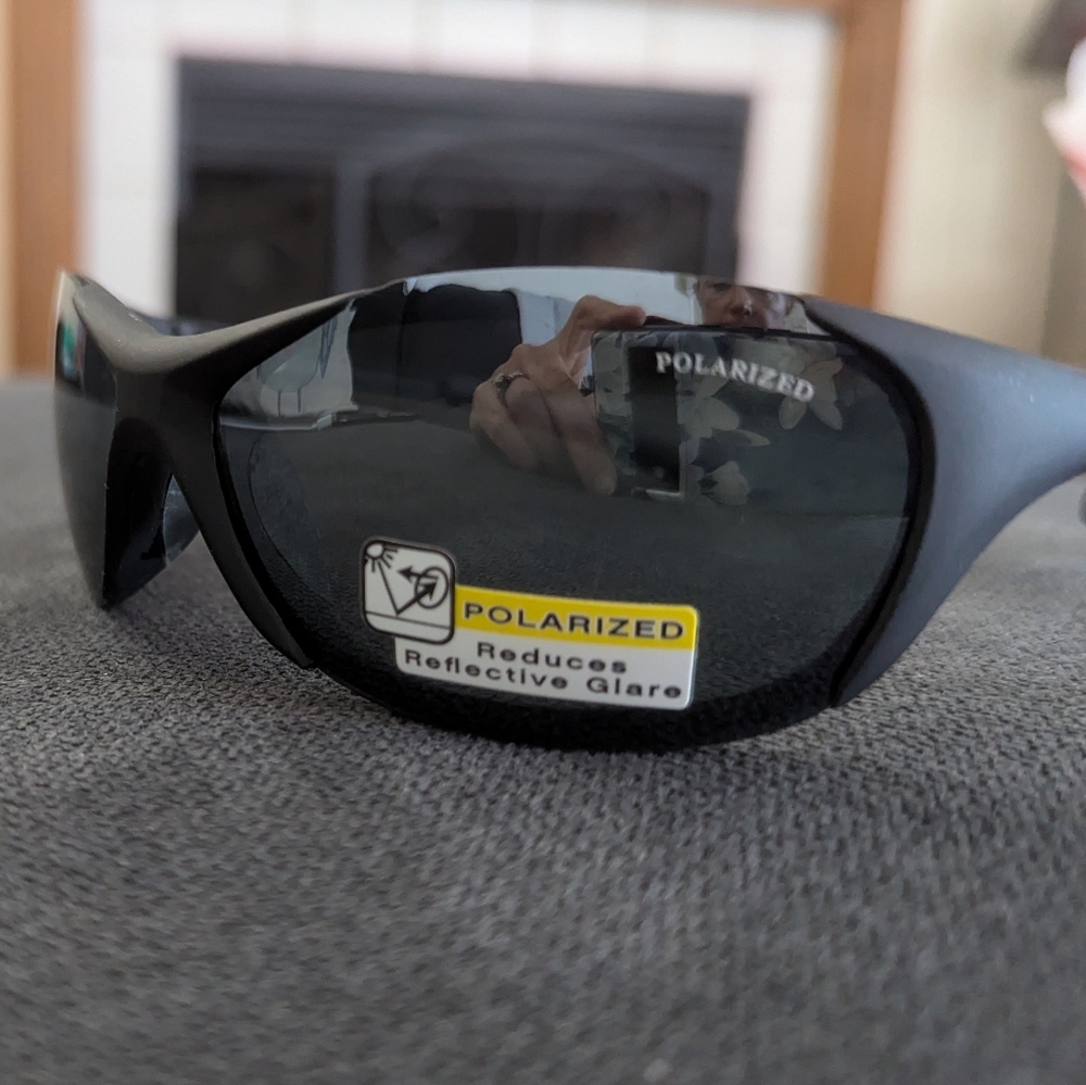 Foster Grant Track Polarized Sports Sunglasses for Men or Women, Black - Picture 6 of 8